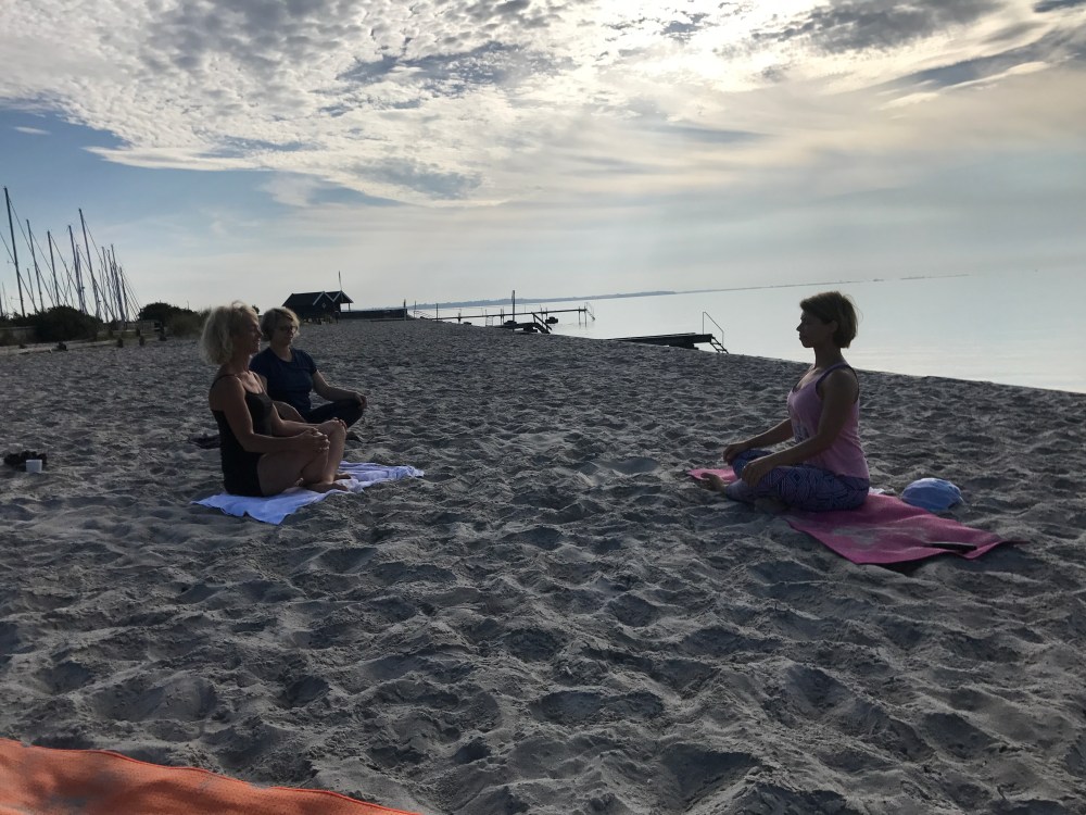 Euviz yoga on the beach view Mina Legnered