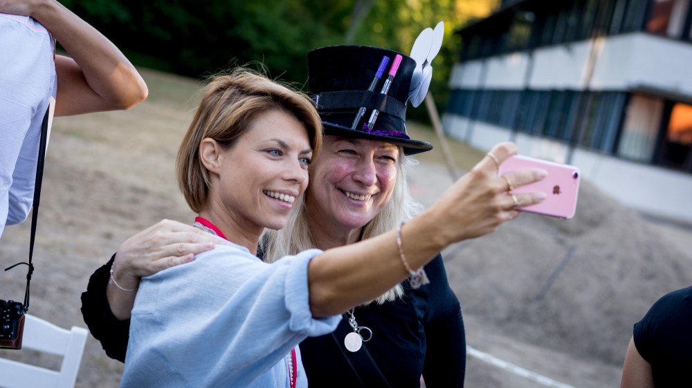 Mina take selfie with Elena Urizar_Orest Tabaka_Euviz