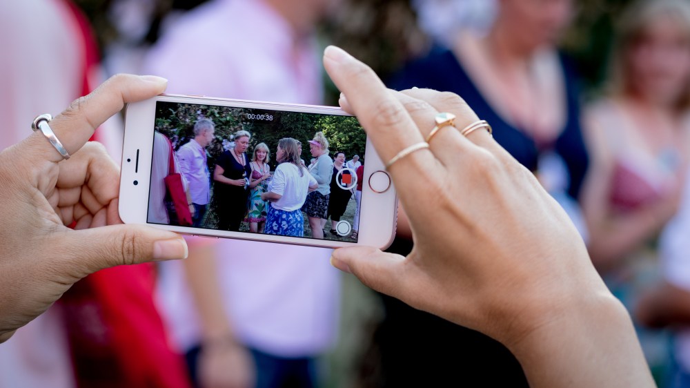 Mina taking a photo_Orest-Tabaka-euviz