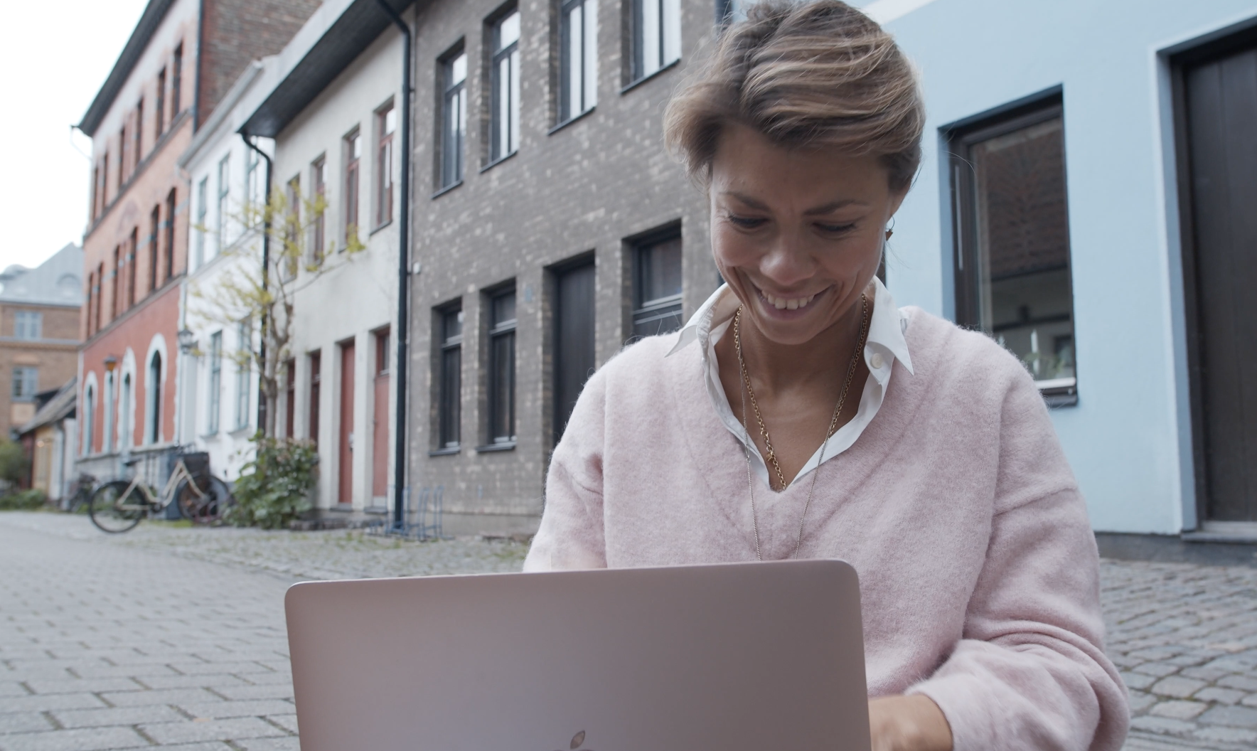 jobbar på gatan mina legnered